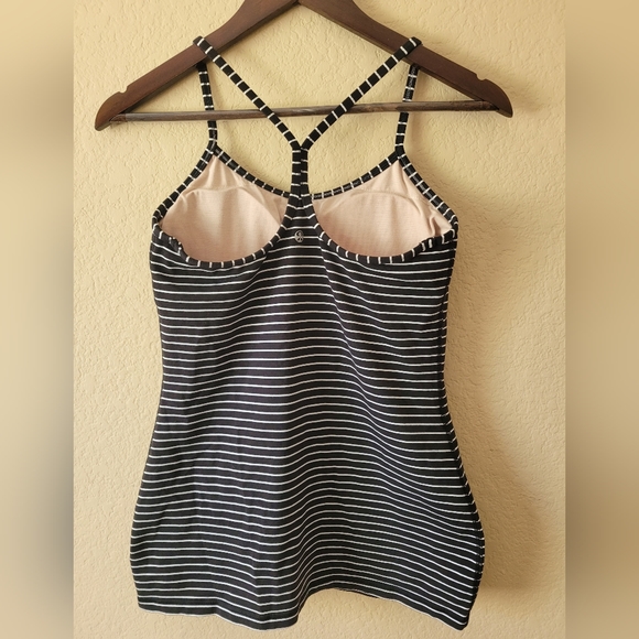 Lululemon Tank 8 - Picture 2 of 12